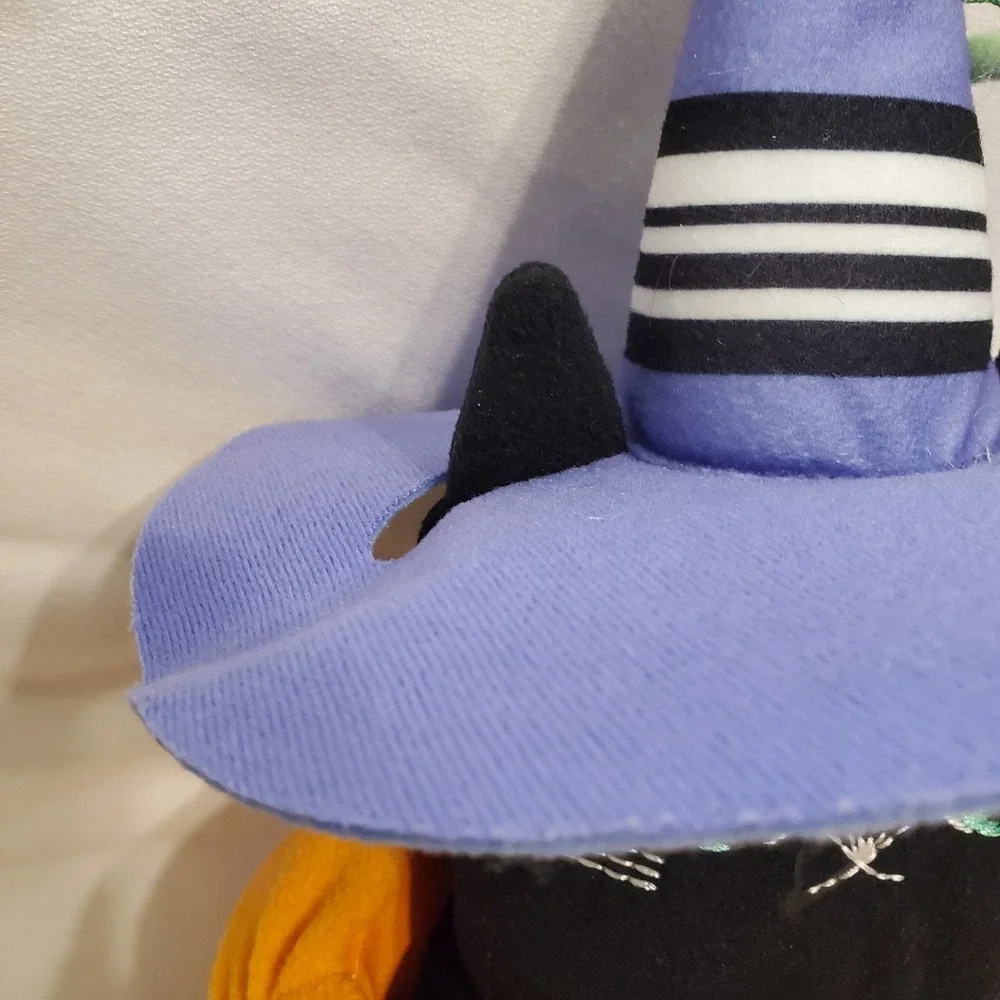 Hallmark Black Cat Witch w/ Pumpkin Motion Sound  Spooky Halloween